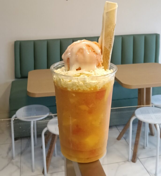 Salpicón con Queso, Crema y Helado