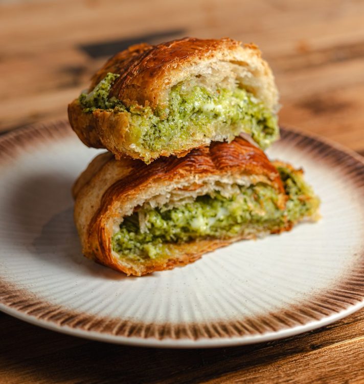 Croissant Di Bufalla y pesto