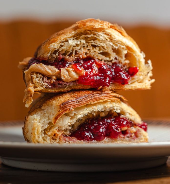 Croissant Maní y Mora