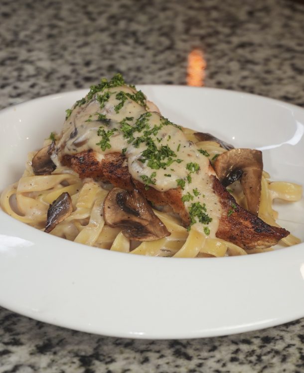 Fettuccine Bianco de Pollo y Funghi
