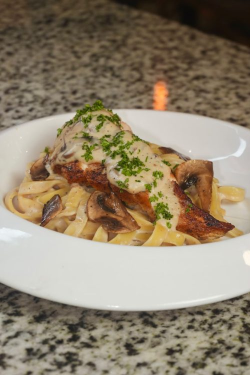 Fettuccine Bianco de Pollo y Funghi