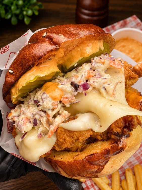 NASHVILLE HOT CHICKEN BURGUER