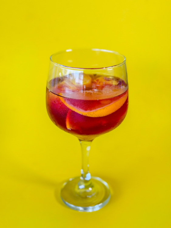 COPA DE TINTO DE VERANO