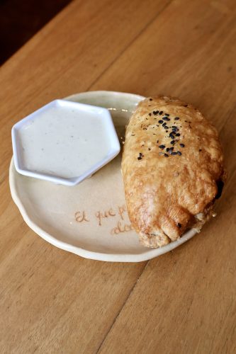 Empanada de Pollo o Carne