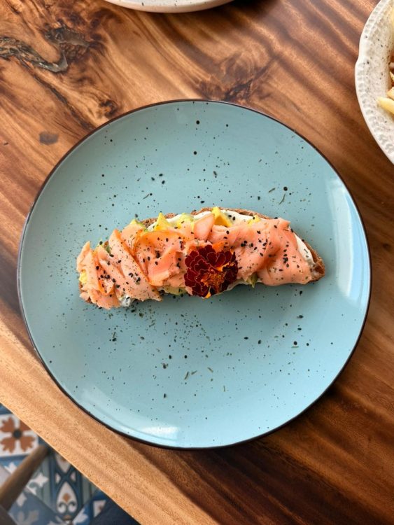 TOSTADA DE SALMÓN AHUMADO