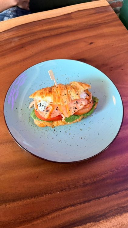 CROISSANT SANDWICH SALMON