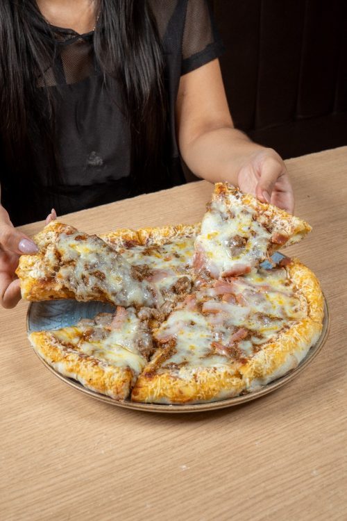 Pizza boloñesa con Cocacola 250