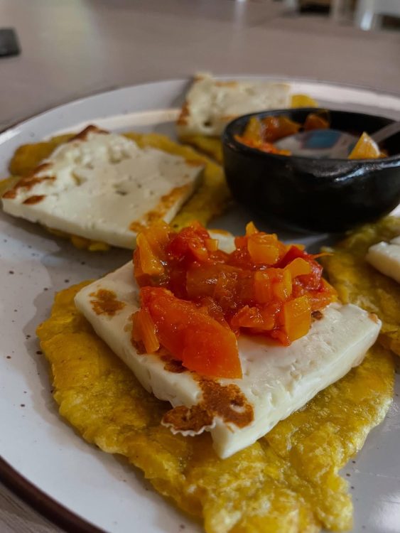 Patacones con Queso