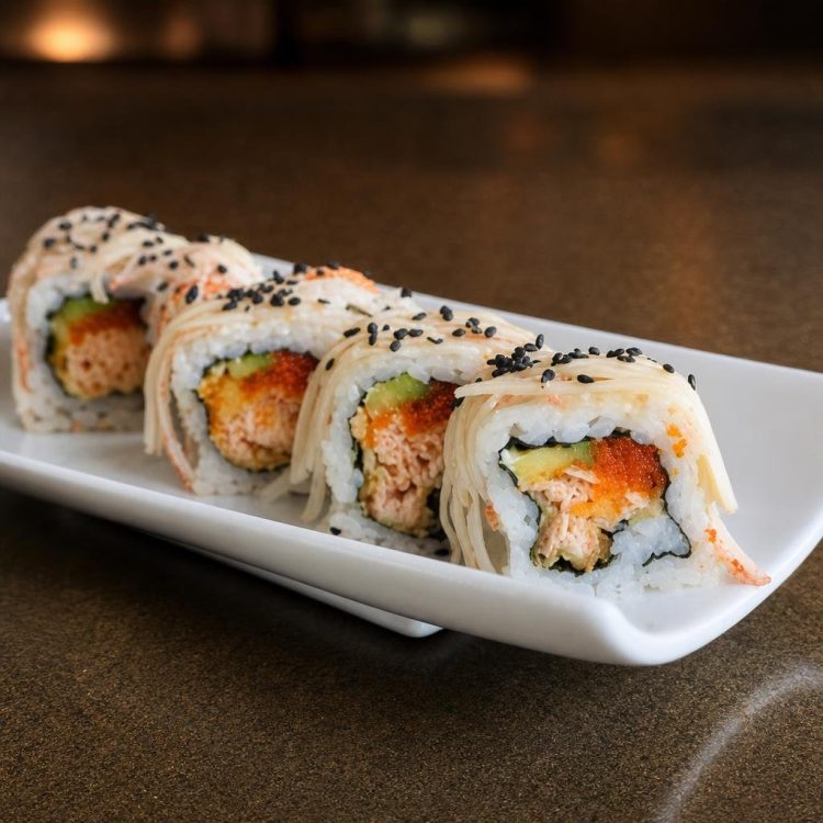 Salmón Crunch Roll