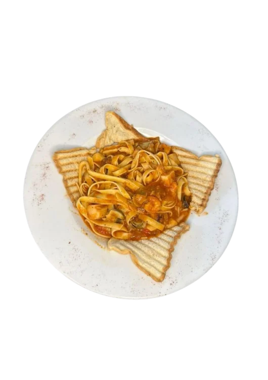 PASTA CON CAMARON EN SALSA ROJA
