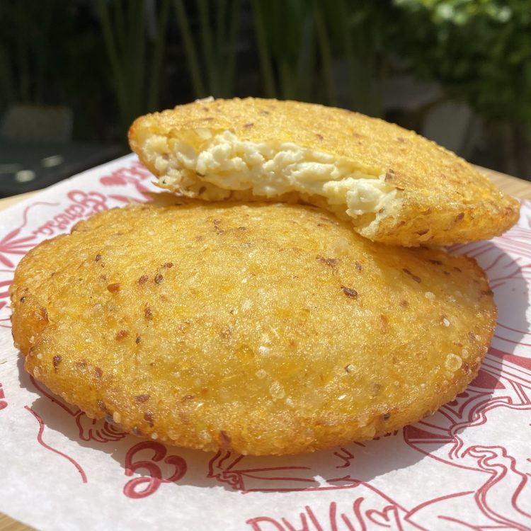 Arepa dulce con queso