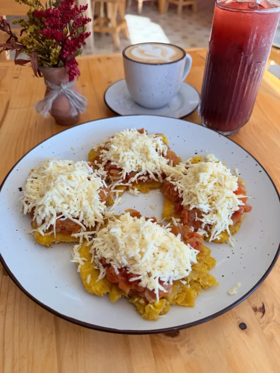 Patacones con Lluvia Queso