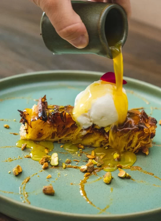 Falsa Baklava con Helado de Vainilla