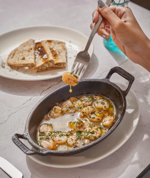 Camarones al Ajillo