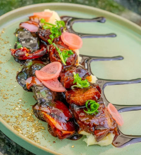 Chicharrón al Balsamico con Pure de Papa