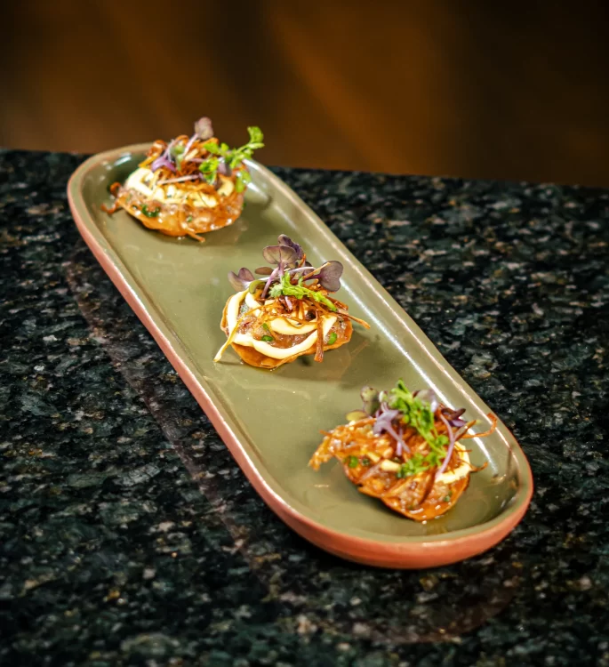 Tostadas con Tartar de Salmón Trufado