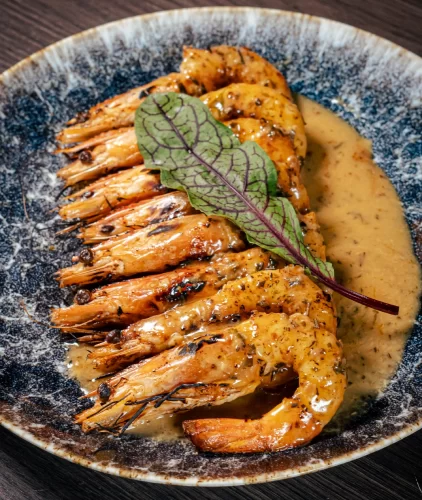 Gambas al Carbón en Mantequilla de Hierbas y Cítricos