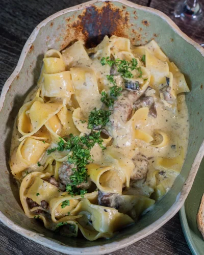 Papardelle con Salchicha de Cordero y Setas