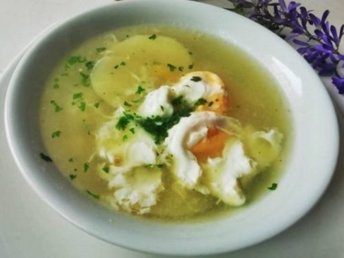 Caldo de Huevo con Arepa Tela