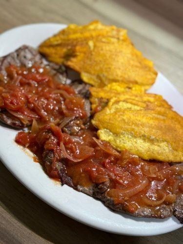 Carne a la Parrilla, en Bistec o Encebollada