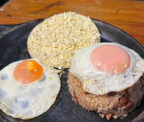 Calentao con Huevos Fritos
