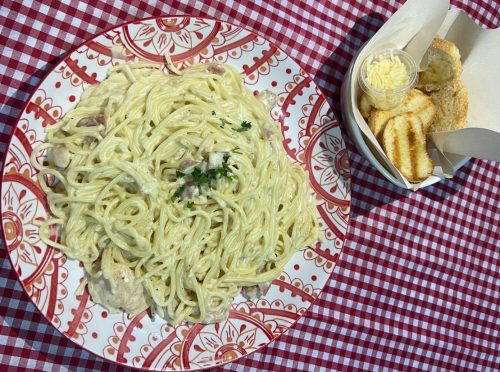 Pasta en Salsa Carbonara y Pollo