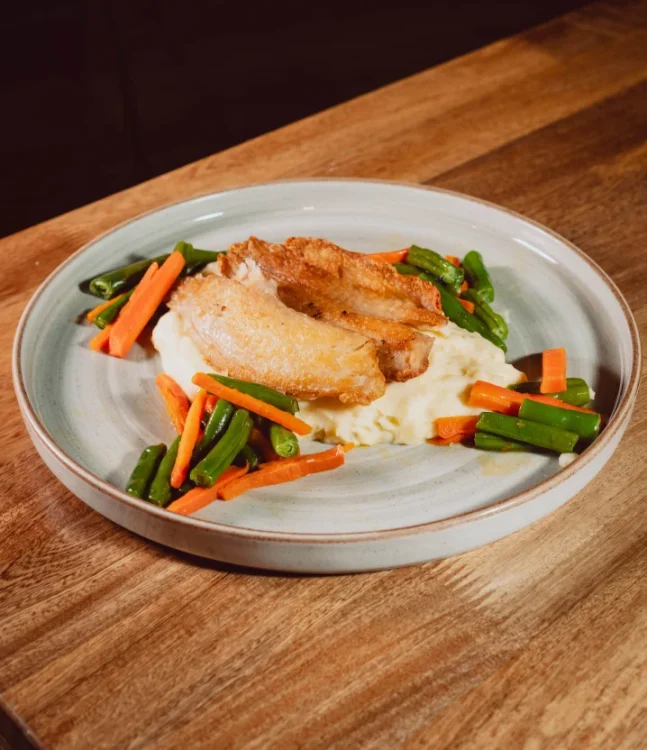 TILAPIA CON PURE Y VEGETALES