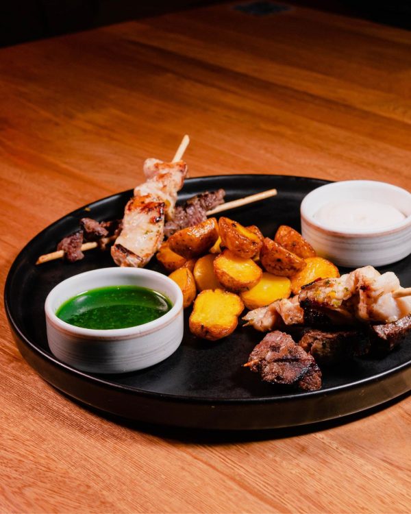 PINCHOS MIXTOS POLLO Y LOMO DE RES
