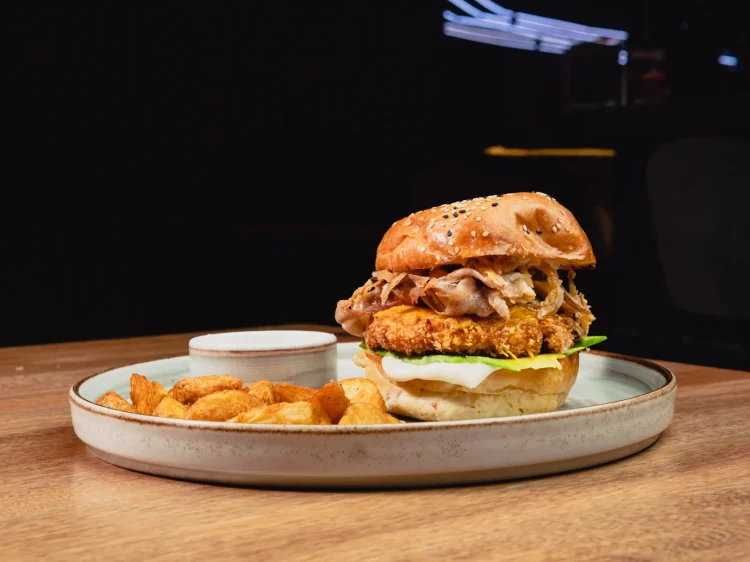 CHICKEN BURGER