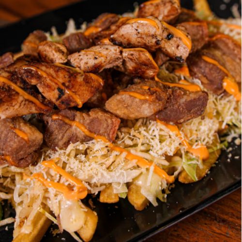 Salchipapa Pollo y Chicharrón