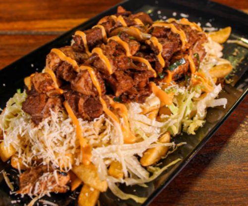 Salchipapa Pollo y Costilla BBQ