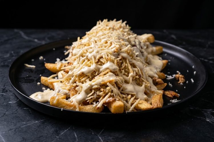 Salchipapa Pollo Suiza